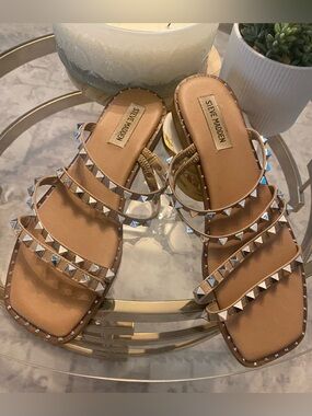 Steve Madden Silver Studded tan Slide Sandals - Women's size 9.5
